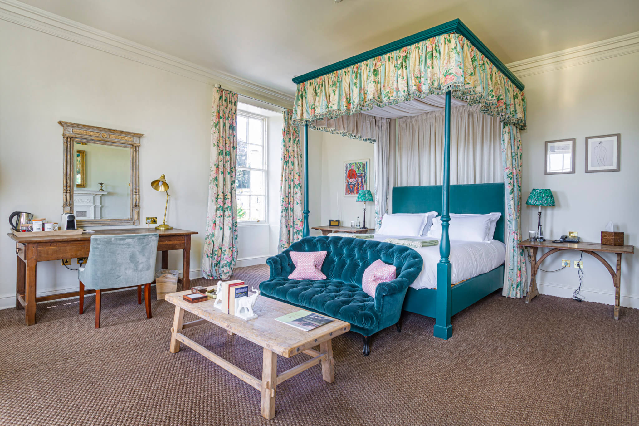 Talbot Hotel Malton Deluxe 4 Poster Room Bed scaled