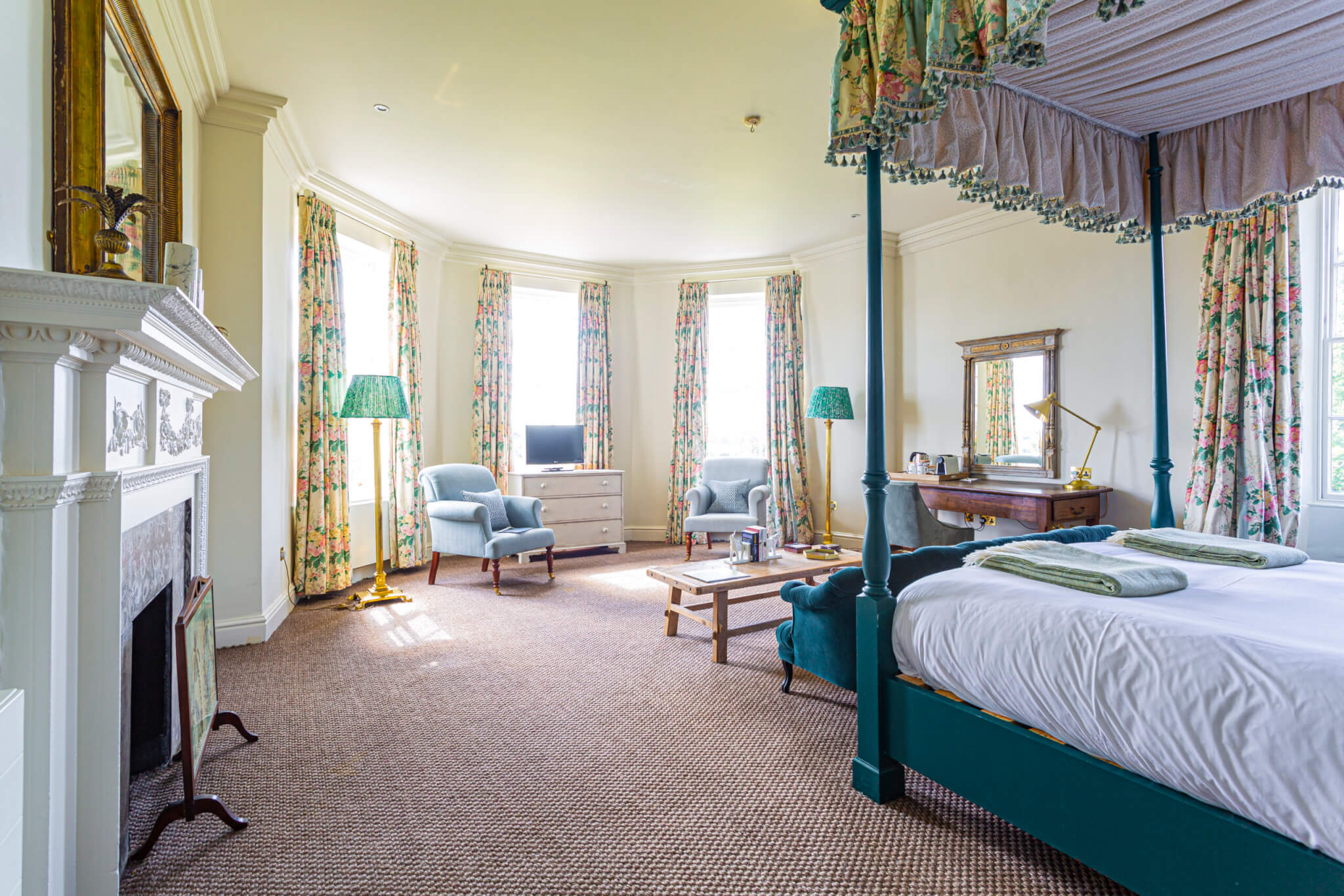 Talbot Hotel Malton Deluxe 4 Poster Room Bedroom Area scaled