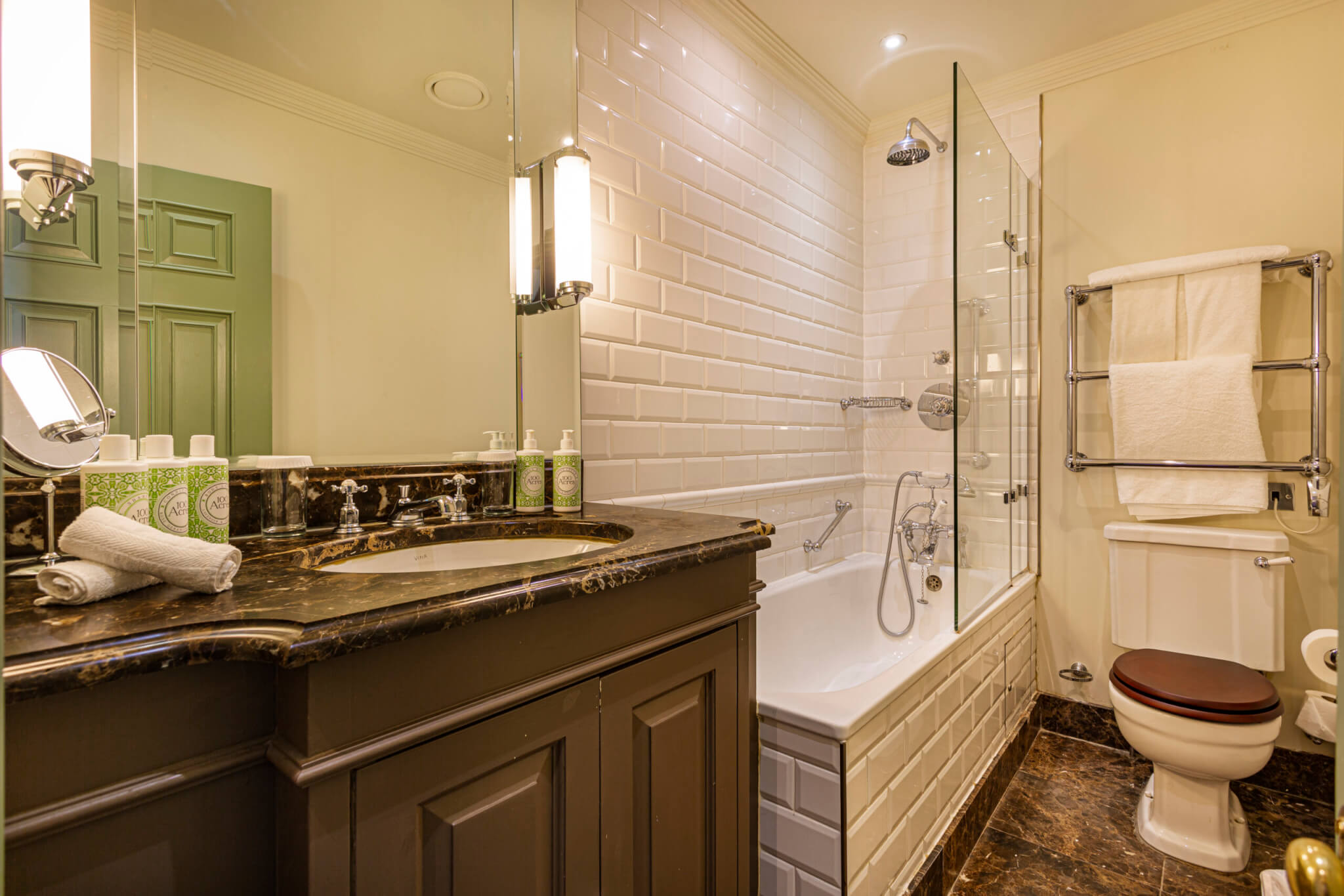 Talbot Hotel Malton Deluxe Double Room Bathroom scaled